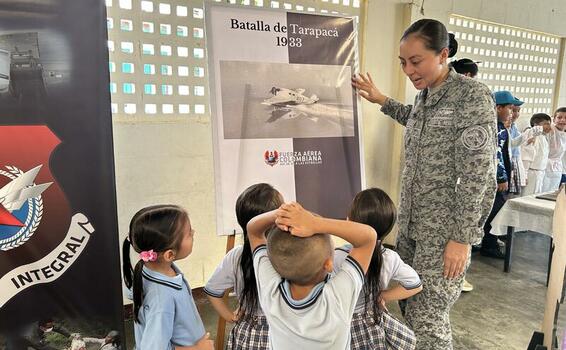 Fuerza Aeroespacial participó en la Feria de Ciencia de una entidad educativa en Leticia 