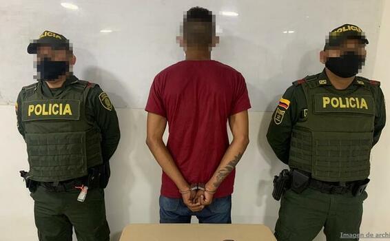 EN LETICIA LAS AUTORIDADES CAPTURARON A UN HOMBRE QUE EN SU BILLETERA ESCONDÍA MUNICIÓN DE USO RESTRINGIDO Y PRIVATIVO EN LETICIA LAS AUTORIDADES CAPTURARON A UN HOMBRE QUE EN SU BILLETERA ESCONDÍA MUNICIÓN DE USO RESTRINGIDO Y PRIVATIVO