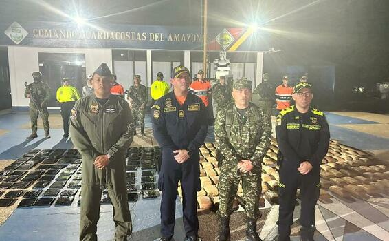 Contundente golpe a las economías ilícitas: más de 250 kilogramos de marihuana fueron incautadas en el Amazonas Contundente golpe a las economías ilícitas: más de 250 kilogramos de marihuana fueron incautadas en el Amazonas