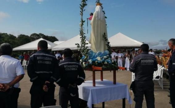 POLICÍA AMAZONAS ENCABEZÓ DESFILE EN EL DÍA DE LA VIRGEN DEL CARMEN 