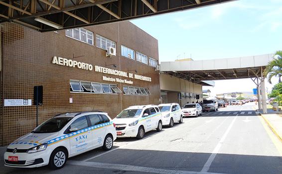 Suspende 6ª rodada de concessão de aeroportos