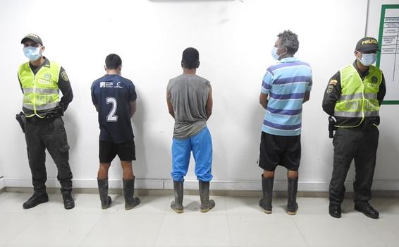 CAPTURAMOS A TRES PERSONAS POR APROVECHAMIENTO ILÍCITO DE LOS RECURSOS NATURALES RENOVABLES CAPTURAMOS A TRES PERSONAS POR APROVECHAMIENTO ILÍCITO DE LOS RECURSOS NATURALES RENOVABLES