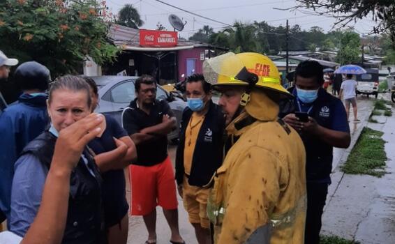 Fuertes lluvias ocasionando inundaciones en las viviendas en diferentes sectores del municipio