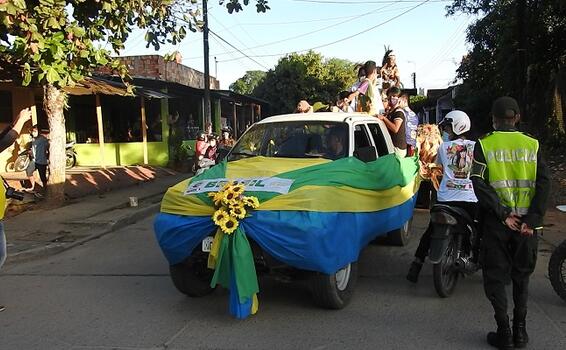 CON ACOMPAÑAMIENTO POR PARTE DE LA POLICÍA, INICIAN LAS FIESTAS DE LA CONFRATERNIDAD AMAZÓNICA