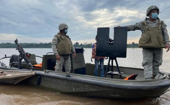 Armada de Colombia rescata embarcación artesanal en el río Putumayo Armada de Colombia rescata embarcación artesanal en el río Putumayo