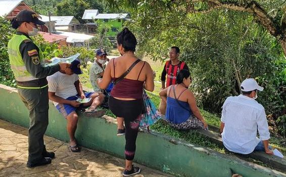 EN PUERTO NARIÑO, POLICÍA SENSIBILIZA A CIUDADANOS PARA EL USO ADECUADO DEL TAPABOCAS EN PUERTO NARIÑO, POLICÍA SENSIBILIZA A CIUDADANOS PARA EL USO ADECUADO DEL TAPABOCAS