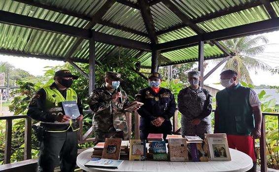 TRABAJO INTERINSTITUCIONAL ENTRE INDEPORTES AMAZONAS, FUERZAS ARMADAS Y POLICÍA EN LA COMUNIDAD INDÍGENA EL VERGEL TRABAJO INTERINSTITUCIONAL ENTRE INDEPORTES AMAZONAS, FUERZAS ARMADAS Y POLICÍA EN LA COMUNIDAD INDÍGENA EL VERGEL