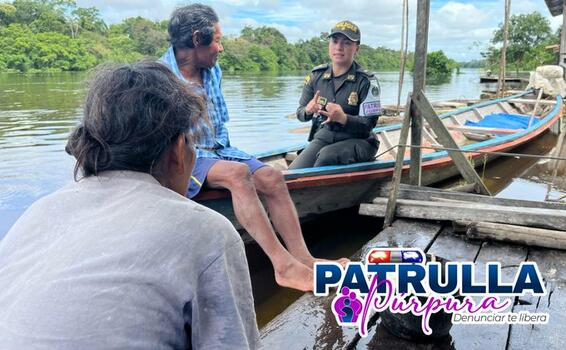 LA PATRULLA PÚRPURA RECORRE LAS COMUNIDADES INDÍGENAS DEL AMAZONAS, REALIZANDO CHARLAS DE PREVENCIÓN PARA EVITAR LA VIOLENCIA INTRAFAMILIAR. ¡RESPETAR Y PROTEGER A NUESTRAS MUJERES ES DEBER DE TODOS! DENUNCIA CUALQUIER CASO A LA LÍNEA155.