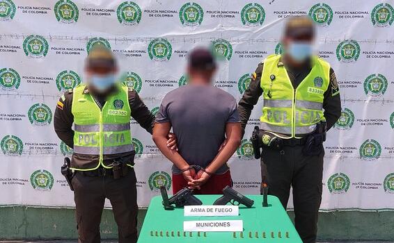 ACCIONES CONTUNDENTES PERMITIERON LA CAPTURA DE UN SUJETO QUE PORTABA DOS ARMAS DE FUEGO EN LETICIA ACCIONES CONTUNDENTES PERMITIERON LA CAPTURA DE UN SUJETO QUE PORTABA DOS ARMAS DE FUEGO EN LETICIA