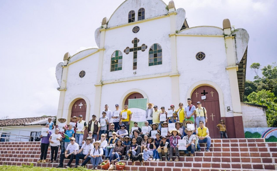 Luego de 27 años de la masacre de El Aro, en Ituango, campesinos recibieron títulos por más de 800 hectáreas