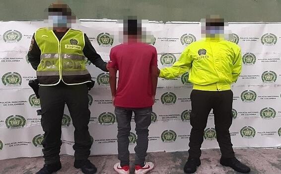 POLICÍA EN LETICIA APREHENDE A UN ADOLESCENTE POR EL DELITO DE ACTOS SEXUALES CON MENOR DE 14 AÑOS POLICÍA EN LETICIA APREHENDE A UN ADOLESCENTE POR EL DELITO DE ACTOS SEXUALES CON MENOR DE 14 AÑOS