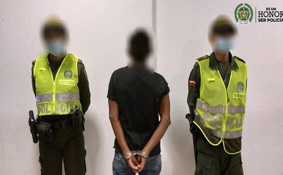 POLICIA CAPTURA EN FLAGRANCIA A UN HOMBRE POR EL DELITO DE LESIONES PERSONALES POLICIA CAPTURA EN FLAGRANCIA A UN HOMBRE POR EL DELITO DE LESIONES PERSONALES