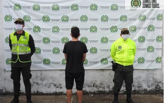 POLICÍA CAPTURA A SUJETO EN FLAGRANCIA POR EL DELITO DE HURTO EN EL BARRIO SAN MARTÍN POLICÍA CAPTURA A SUJETO EN FLAGRANCIA POR EL DELITO DE HURTO EN EL BARRIO SAN MARTÍN
