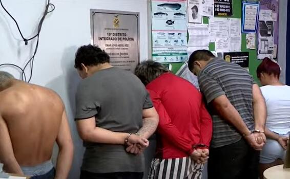 Líder e membros de facção são presos a caminho do aniversário de comparsa em Manaus Líder e membros de facção são presos a caminho do aniversário de comparsa em Manaus