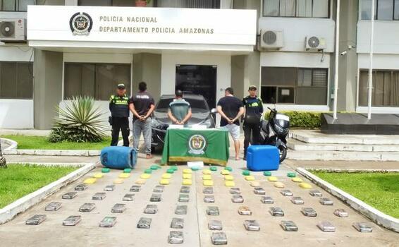 Transportaban en un vehículo 77 paquetes de cocaína y sus derivados en pleno centro de la ciudad de Leticia