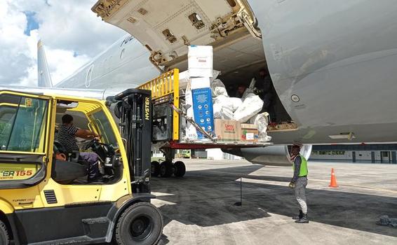 4.7 toneladas de material pos consumo fueron transportados por su Fuerza Aérea