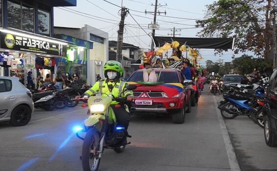 CON ACOMPAÑAMIENTO POR PARTE DE LA POLICÍA, INICIAN LAS FIESTAS DE LA CONFRATERNIDAD AMAZÓNICA