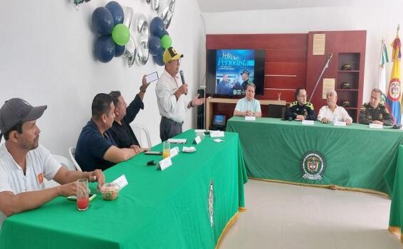 FELIZ DIA DEL PERIODISTA FELIZ DIA DEL PERIODISTA