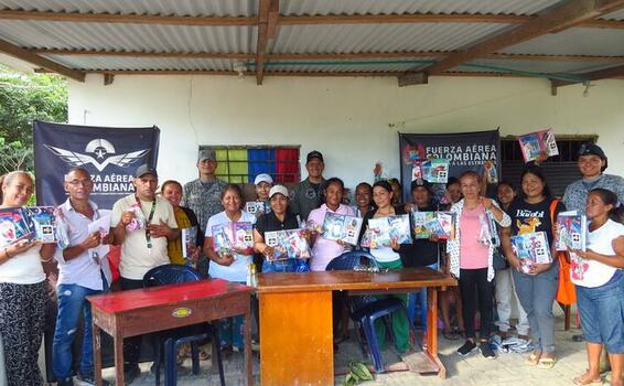 Herramientas de aprendizajes llegan a comunidades amazonenses Herramientas de aprendizajes llegan a comunidades amazonenses