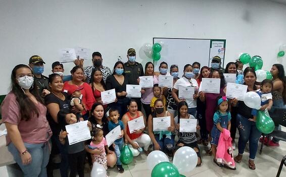 HABITANTES DEL BARRIO VICTORIA REGIA, SE GRADÚAN COMO PROMOTORES DE CONVIVENCIA HABITANTES DEL BARRIO VICTORIA REGIA, SE GRADÚAN COMO PROMOTORES DE CONVIVENCIA