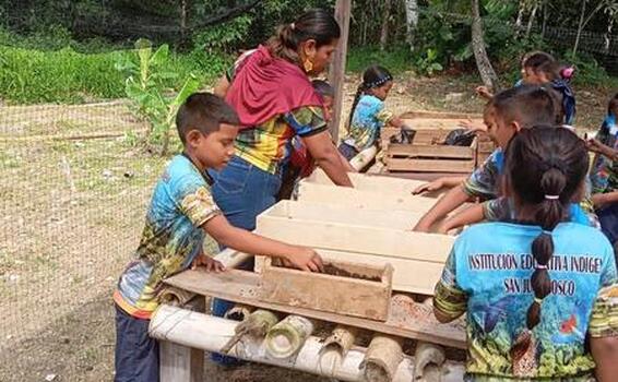 compromiso de toda la comunidad es la  protección del medio ambiente.  compromiso de toda la comunidad es la  protección del medio ambiente.