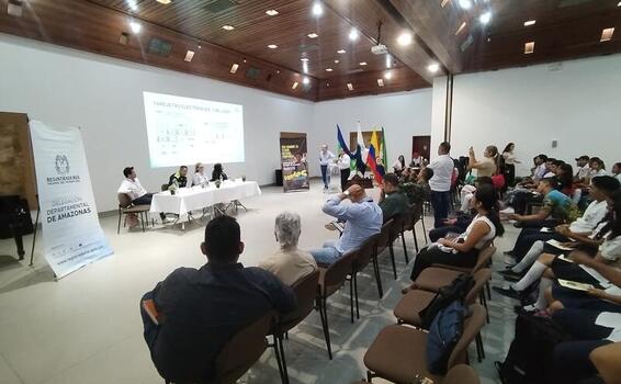 Foro informativo CMJ 2025 democracia y liderazgo juvenil en Leticia 