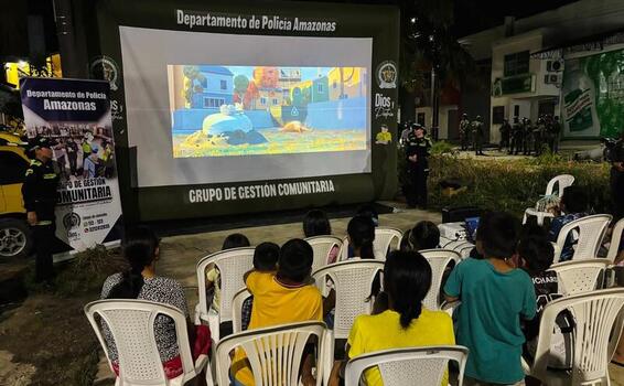 Unidos por la seguridad "junto construimos barrios más seguros  Unidos por la seguridad "junto construimos barrios más seguros