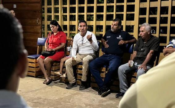Alcaldía de Leticia se reúne con la comunidad del barrio Villa Cruz para dialogar sobre necesidades y mejorar los servicios públicos Alcaldía de Leticia se reúne con la comunidad del barrio Villa Cruz para dialogar sobre necesidades y mejorar los servicios públicos