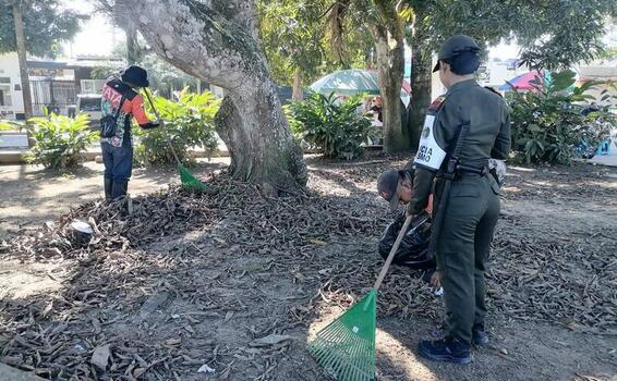 La Policía Nacional en el Amazonas, realiza embellecimiento al parque Natalia Guzmán en el día mundial del turismo La Policía Nacional en el Amazonas, realiza embellecimiento al parque Natalia Guzmán en el día mundial del turismo