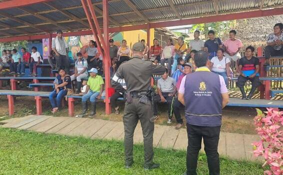 Policía Nacional lidera en Puerto Nariño taller para fortalecer la familia y proteger la niñez Policía Nacional lidera en Puerto Nariño taller para fortalecer la familia y proteger la niñez