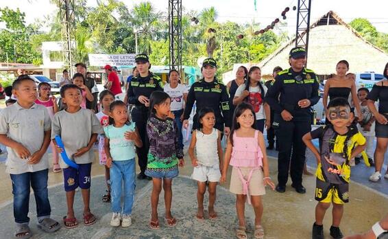 La Policía Nacional lidera jornada de integración y bienestar en comunidad indígena del Amazonas La Policía Nacional lidera jornada de integración y bienestar en comunidad indígena del Amazonas