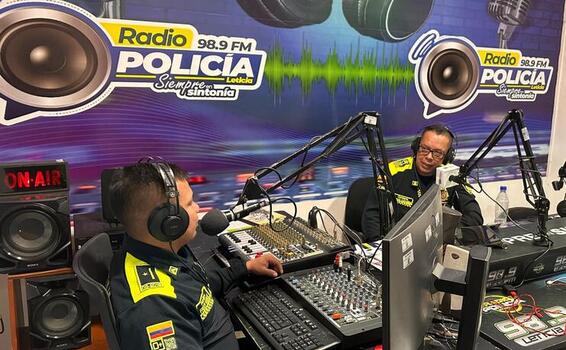 Policía Nacional fortalece la pedagogía electoral en el Amazonas con espacio radial informativo