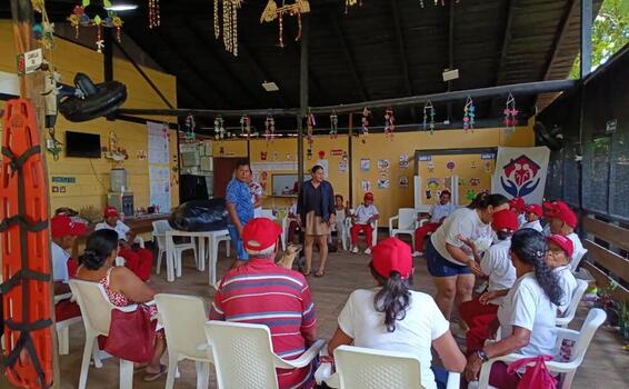 Un gesto que abraza a nuestros mayores en Puerto Nariño Un gesto que abraza a nuestros mayores en Puerto Nariño