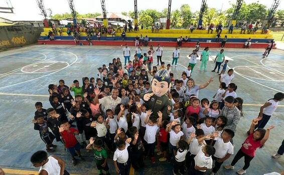 Niños del Amazonas recibieron alegría en el mes dulce, con el apoyo de su Fuerza Aérea Colombiana