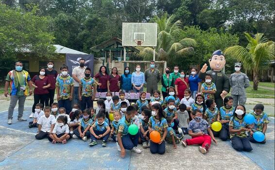 Niños de Leticia, Amazonas son beneficiados con la entrega de donaciones Niños de Leticia, Amazonas son beneficiados con la entrega de donaciones