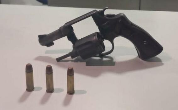 APREHENDIDO ADOLESCENTE EXTRANJERO POR EL DELITO DE PORTE ILEGAL DE ARMAS DE FUEGO APREHENDIDO ADOLESCENTE EXTRANJERO POR EL DELITO DE PORTE ILEGAL DE ARMAS DE FUEGO