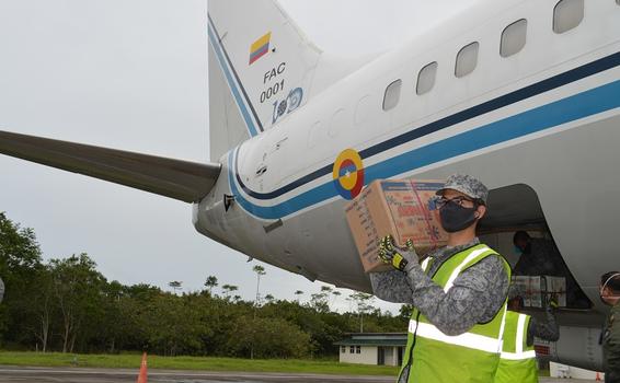 Aviones de su Fuerza Aérea continúan realizando vuelos humanitarios al Amazonas