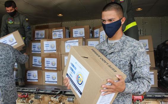 23 toneladas de apoyo humanitario fueron transportadas por su Fuerza Aérea hasta el Amazonas 23 toneladas de apoyo humanitario fueron transportadas por su Fuerza Aérea hasta el Amazonas