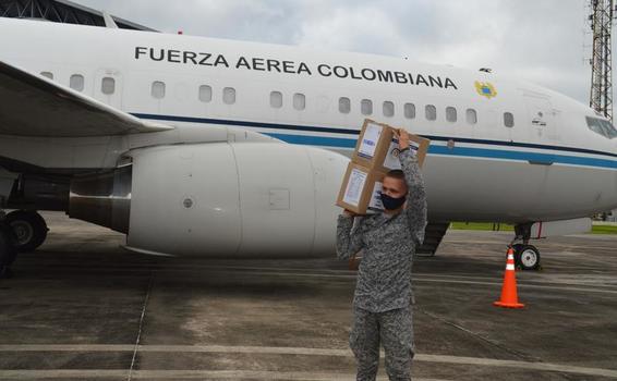 Avión presidencial FAC 0001 transporta ayuda humanitaria hacia el Amazonas Avión presidencial FAC 0001 transporta ayuda humanitaria hacia el Amazonas