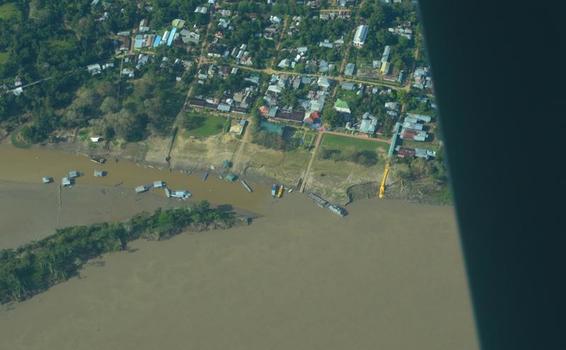 Su Fuerza Aérea realiza sobrevuelos por el Río Amazonas para reconocimiento de daño geológico