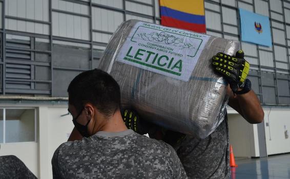 Más de 22 toneladas de alimentos que beneficiaran a niños y niñas del Amazonas fueron transportados por su Fuerza Aérea