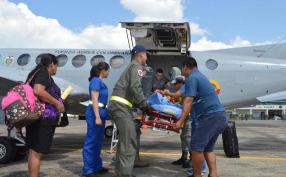 Adulto mayor en delicado estado de salud es trasladada por la Fuerza Aérea Colombiana