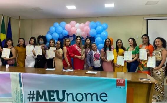 Defensoria auxilia mulheres trans a mudarem nome e gênero em certidões de nascimento Defensoria auxilia mulheres trans a mudarem nome e gênero em certidões de nascimento