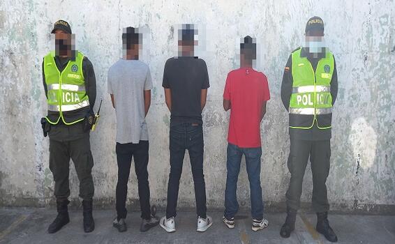 CAPTURAMOS EN FLAGRANCIA A TRES SUJETOS POR EL DELITO DE HURTO CAPTURAMOS EN FLAGRANCIA A TRES SUJETOS POR EL DELITO DE HURTO