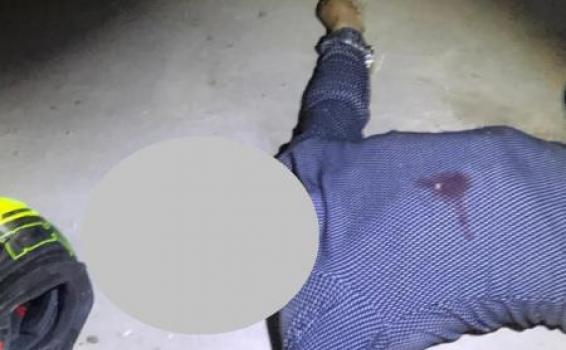 Homem alvejado com 8 a 10 tiros em Tabatinga Homem alvejado com 8 a 10 tiros em Tabatinga