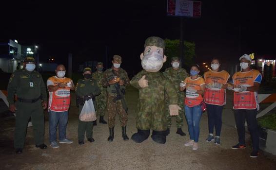 POLICIA NACIONAL DA EJEMPLO DE RECIPROCA SOLIDARIDAD EN LA LÍNEA DE FRONTERA CON BRASIL POLICIA NACIONAL DA EJEMPLO DE RECIPROCA SOLIDARIDAD EN LA LÍNEA DE FRONTERA CON BRASIL