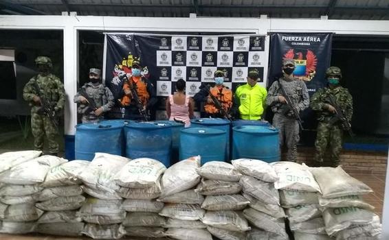 POLICÍA NACIONAL CAPTURA MUJER Y SE INCAUTA DE INSUMOS PARA EL PROCESAMIENTO DE SUSTANCIAS PSICOACTIVAS POLICÍA NACIONAL CAPTURA MUJER Y SE INCAUTA DE INSUMOS PARA EL PROCESAMIENTO DE SUSTANCIAS PSICOACTIVAS