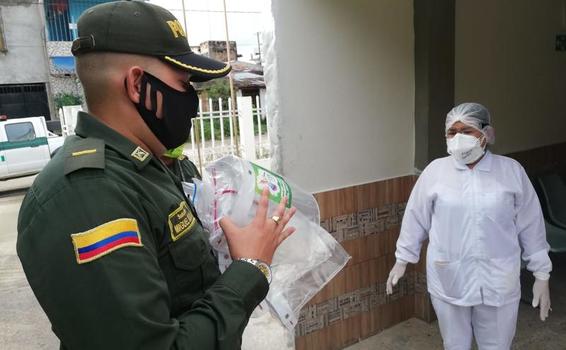 POLICÍA EN AMAZONAS COMPROMETIDA CON LOS ADULTOS MAYORES POLICÍA EN AMAZONAS COMPROMETIDA CON LOS ADULTOS MAYORES