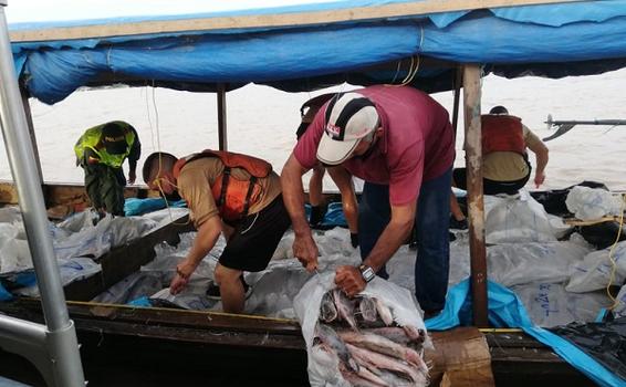 POLICÍA Y ARMADA NACIONAL REALIZAN OPERATIVOS DE CONTROL Y VIGILANCIA EN EL RÍO AMAZONAS POLICÍA Y ARMADA NACIONAL REALIZAN OPERATIVOS DE CONTROL Y VIGILANCIA EN EL RÍO AMAZONAS