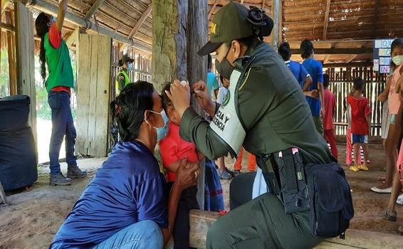 DESPLEGAMOS EL PROGRAMA “ABRE TUS OJOS” EN LA COMUNIDAD INDÍGENA DEL KILÓMETRO 11 EN LETICIA DESPLEGAMOS EL PROGRAMA “ABRE TUS OJOS” EN LA COMUNIDAD INDÍGENA DEL KILÓMETRO 11 EN LETICIA